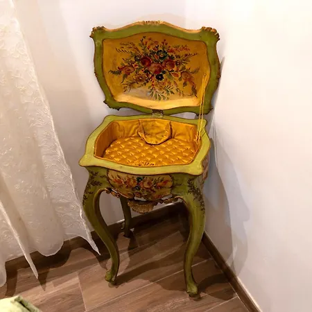 アパート Bohemian Pigneto - 2bdr 2bath, Metro At 10 Minutes Connecting Quickly To Ancient Rome, Comfy Cozy Family Friendly - Artists' Vibrant Pigneto District - Warm Guest Care In 4 Languages ローマ