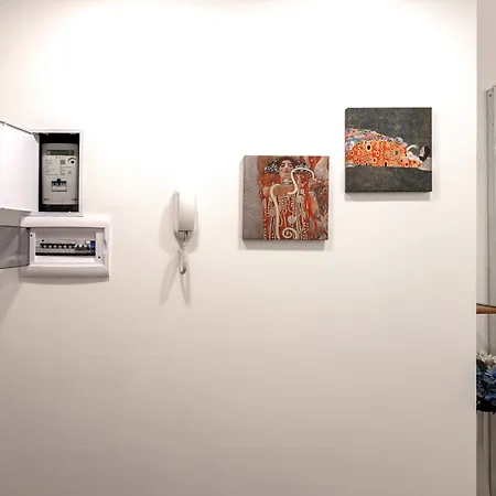 Bohemian Pigneto - 2bdr 2bath, Metro At 10 Minutes Connecting Quickly To Ancient Rome, Comfy Cozy Family Friendly - Artists' Vibrant Pigneto District - Warm Guest Care In 4 Languages *