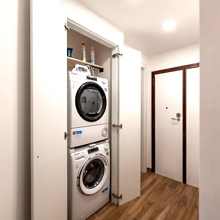 Bohemian Pigneto Rhome - 2 Bdr 2 Bath Family Friendly Comfort & Elegance - Colosseum At 4 Metro Stops - Secure & Vibrant Area, Pigneto Metro & Historic Car Free Island At 10 Min Walk - Easy Access To Termini, La Sapienza, Policlinico Umberto I * Rome