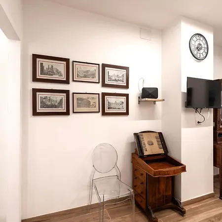 Bohemian Pigneto Rhome - 2 Bdr 2 Bath Family Friendly Comfort & Elegance - Colosseum At 4 Metro Stops - Secure & Vibrant Area, Pigneto Metro & Historic Car Free Island At 10 Min Walk - Easy Access To Termini, La Sapienza, Policlinico Umberto I * Rome