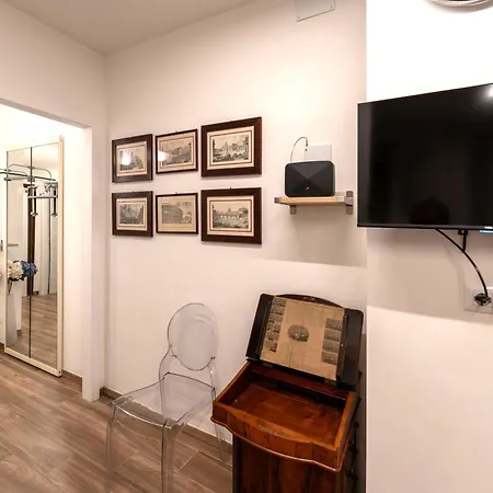 Apartment Bohemian Pigneto Rhome - 2 Bdr 2 Bath Family Friendly Comfort & Elegance - Colosseum At 4 Metro Stops - Secure & Vibrant Area, Pigneto Metro & Historic Car Free Island At 10 Min Walk - Easy Access To Termini, La Sapienza, Policlinico Umberto I