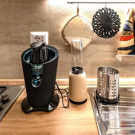 Apartment Bohemian Pigneto Rhome - 2 Bdr 2 Bath Family Friendly Comfort & Elegance - Colosseum At 4 Metro Stops - Secure & Vibrant Area, Pigneto Metro & Historic Car Free Island At 10 Min Walk - Easy Access To Termini, La Sapienza, Policlinico Umberto I *