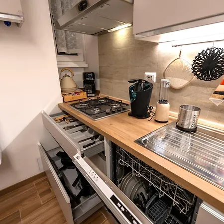 Apartment Bohemian Pigneto Rhome - 2 Bdr 2 Bath Family Friendly Comfort & Elegance - Colosseum At 4 Metro Stops - Secure & Vibrant Area, Pigneto Metro & Historic Car Free Island At 10 Min Walk - Easy Access To Termini, La Sapienza, Policlinico Umberto I Rome
