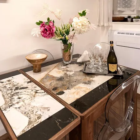 Bohemian Pigneto Rhome - 2 Bdr 2 Bath Family Friendly Comfort & Elegance - Colosseum At 4 Metro Stops - Secure & Vibrant Area, Pigneto Metro & Historic Car Free Island At 10 Min Walk - Easy Access To Termini, La Sapienza, Policlinico Umberto I Apartment