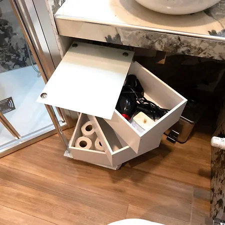 Bohemian Pigneto Rhome - 2 Bdr 2 Bath Family Friendly Comfort & Elegance - Colosseum At 4 Metro Stops - Secure & Vibrant Area, Pigneto Metro & Historic Car Free Island At 10 Min Walk - Easy Access To Termini, La Sapienza, Policlinico Umberto I Apartment *