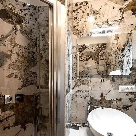 Bohemian Pigneto Rhome - 2 Bdr 2 Bath Family Friendly Comfort & Elegance - Colosseum At 4 Metro Stops - Secure & Vibrant Area, Pigneto Metro & Historic Car Free Island At 10 Min Walk - Easy Access To Termini, La Sapienza, Policlinico Umberto I *