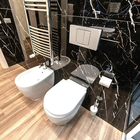 Bohemian Pigneto Rhome - 2 Bdr 2 Bath Family Friendly Comfort & Elegance - Colosseum At 4 Metro Stops - Secure & Vibrant Area, Pigneto Metro & Historic Car Free Island At 10 Min Walk - Easy Access To Termini, La Sapienza, Policlinico Umberto I Apartment Rome