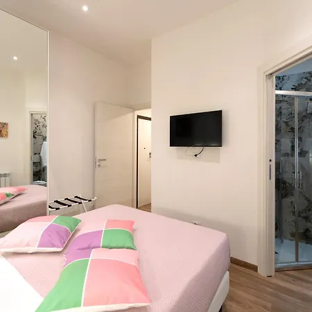 Bohemian Pigneto Rhome - 2 Bdr 2 Bath Family Friendly Comfort & Elegance - Colosseum At 4 Metro Stops - Secure & Vibrant Area, Pigneto Metro & Historic Car Free Island At 10 Min Walk - Easy Access To Termini, La Sapienza, Policlinico Umberto I Apartment *