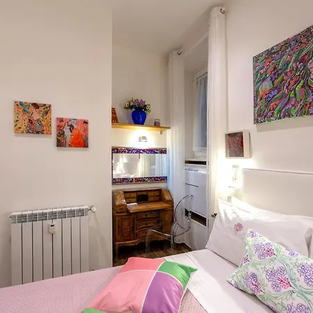 Apartment Bohemian Pigneto Rhome - 2 Bdr 2 Bath Family Friendly Comfort & Elegance - Colosseum At 4 Metro Stops - Secure & Vibrant Area, Pigneto Metro & Historic Car Free Island At 10 Min Walk - Easy Access To Termini, La Sapienza, Policlinico Umberto I