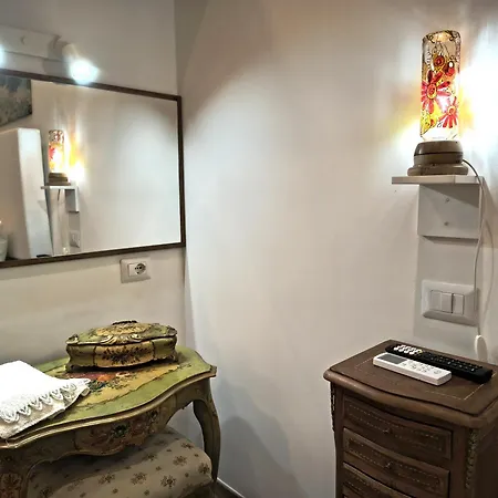 Bohemian Pigneto Rhome - 2 Bdr 2 Bath Family Friendly Comfort & Elegance - Colosseum At 4 Metro Stops - Secure & Vibrant Area, Pigneto Metro & Historic Car Free Island At 10 Min Walk - Easy Access To Termini, La Sapienza, Policlinico Umberto I