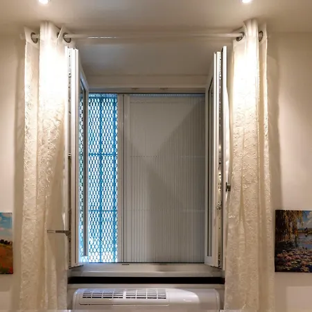 Apartment Bohemian Pigneto Rhome - 2 Bdr 2 Bath Family Friendly Comfort & Elegance - Colosseum At 4 Metro Stops - Secure & Vibrant Area, Pigneto Metro & Historic Car Free Island At 10 Min Walk - Easy Access To Termini, La Sapienza, Policlinico Umberto I