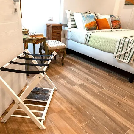 Bohemian Pigneto Rhome - 2 Bdr 2 Bath Family Friendly Comfort & Elegance - Colosseum At 4 Metro Stops - Secure & Vibrant Area, Pigneto Metro & Historic Car Free Island At 10 Min Walk - Easy Access To Termini, La Sapienza, Policlinico Umberto I Apartment Rome
